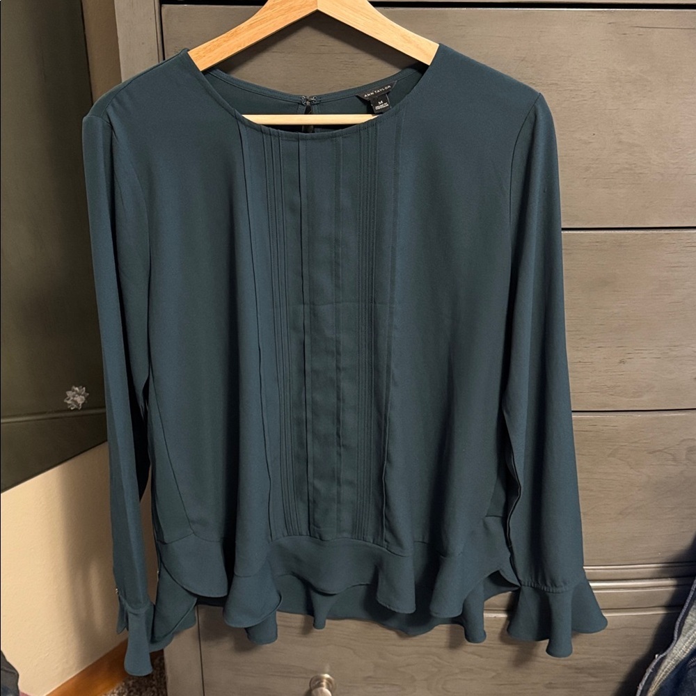 Ann Taylor green ruffle edge blouse Size Medium